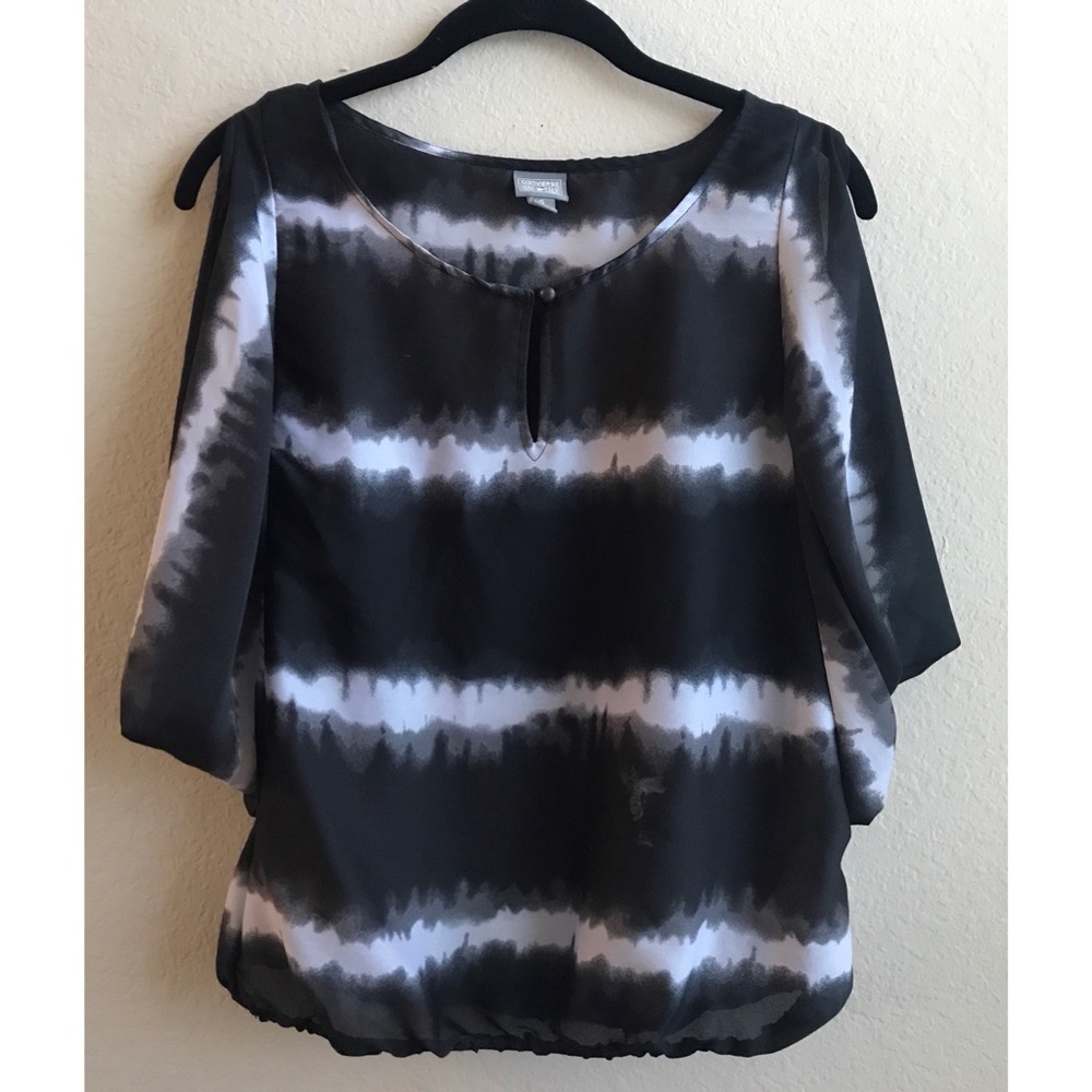 Converse black and white open sleeve top. Small.